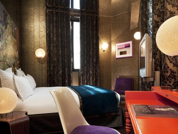 Hôtel du Petit Moulin, Haute Couture hotel by Lacroix : photo 7 de la chambre chambre double supérieure