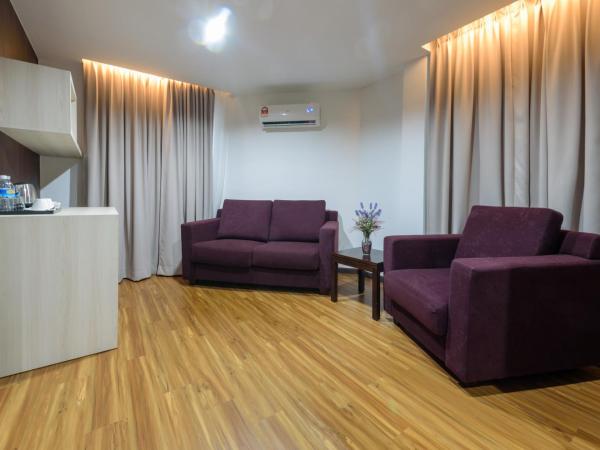 Samudra Hotel Kuching : photo 4 de la chambre suite