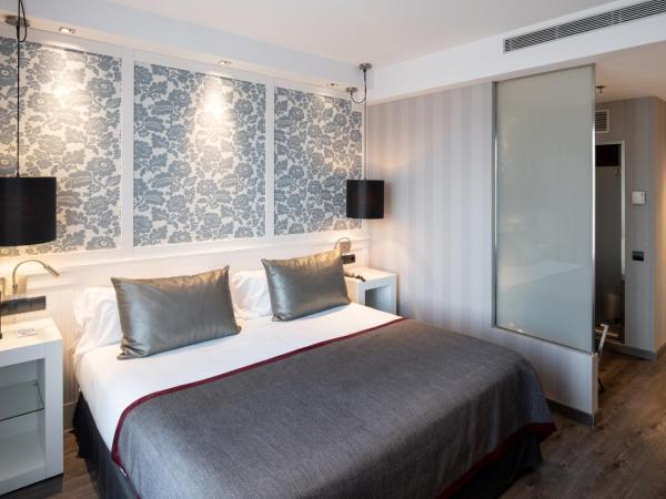 Catalonia Barcelona Plaza : photo 1 de la chambre chambre premium supérieure 

