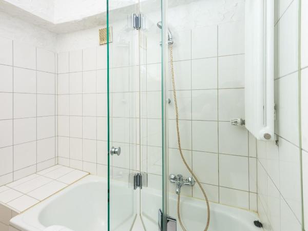 Hotel und Restaurant Löwenbräu Köln : photo 3 de la chambre chambre double Économique