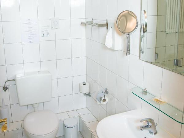 Hotel und Restaurant Löwenbräu Köln : photo 4 de la chambre chambre double Économique