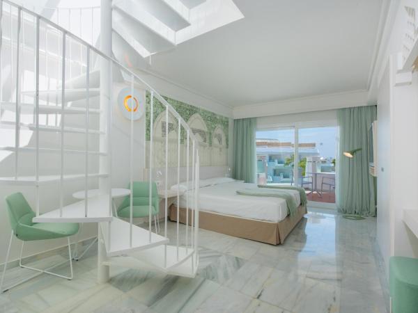 Iberostar Selection Marbella Coral Beach : photo 3 de la chambre hébergement double avec penthouse et bain à remous - vue latérale