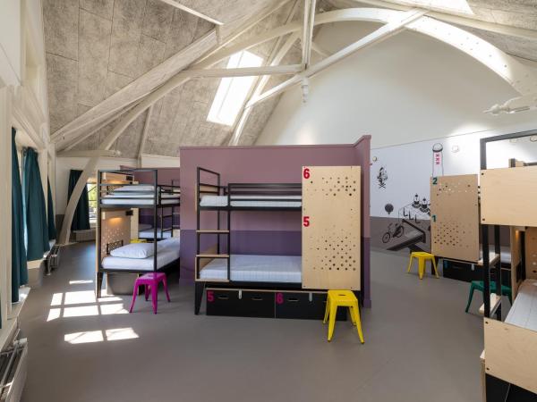 Stayokay Hostel Amsterdam Vondelpark : photo 2 de la chambre lit dans dortoir mixte de 10 lits ou plus avec douche