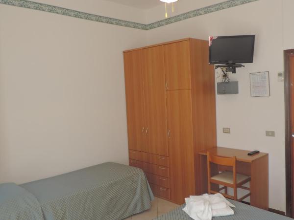 Hotel Liliana : photo 2 de la chambre chambre triple