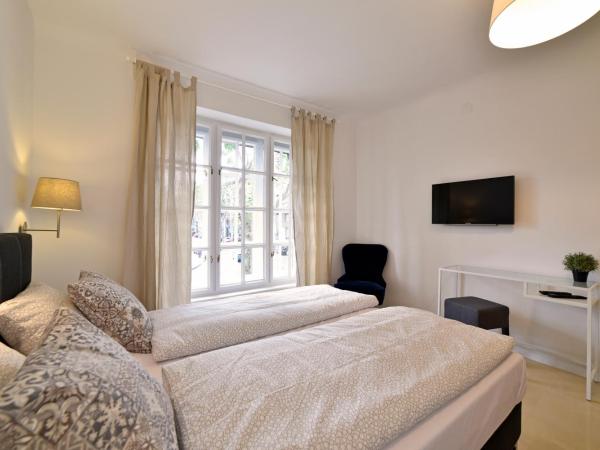 B&B Downtown Zagreb : photo 7 de la chambre chambre double avec salle de bains privative