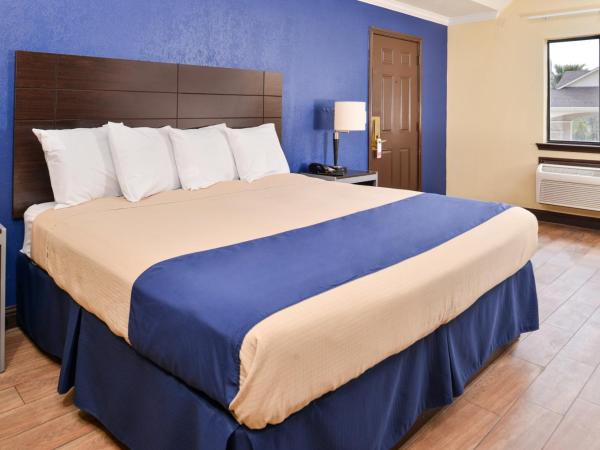 Americas Best Value Inn Medical Center Downtown : photo 4 de la chambre king bed standard non-smoking