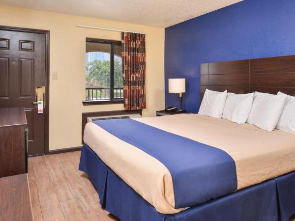 Americas Best Value Inn Medical Center Downtown : photo 3 de la chambre king bed standard smoking