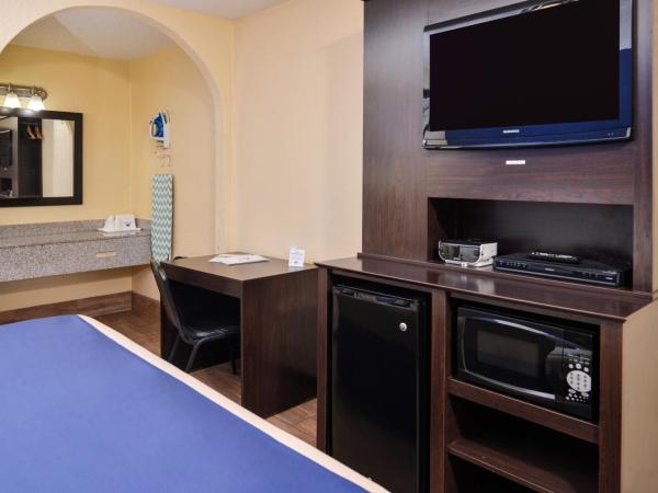 Americas Best Value Inn Medical Center Downtown : photo 4 de la chambre king bed standard smoking