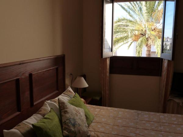 Hostal Loreto : photo 2 de la chambre chambre lits jumeaux