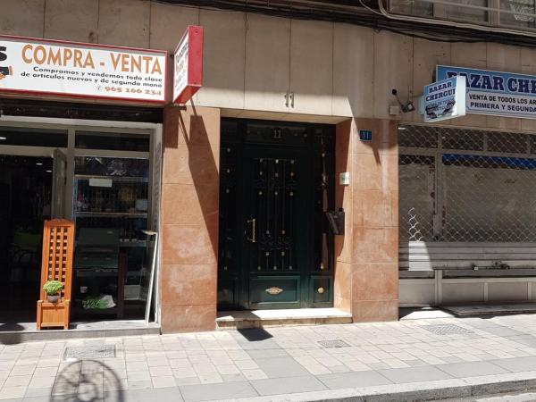 Centric Rooms Mercado : photo 7 de la chambre petite chambre double avec salle de bains commune