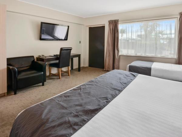 Poenamo Hotel : photo 4 de la chambre studio supérieur avec vue sur la piscine 