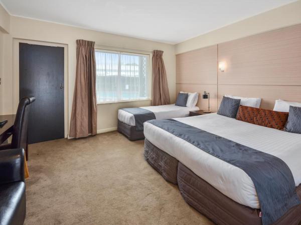 Poenamo Hotel : photo 1 de la chambre studio supérieur avec vue sur la piscine 