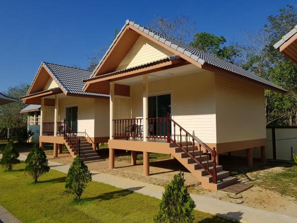 Poolside Bungalows : photo 7 de la chambre bungalow avec terrasse