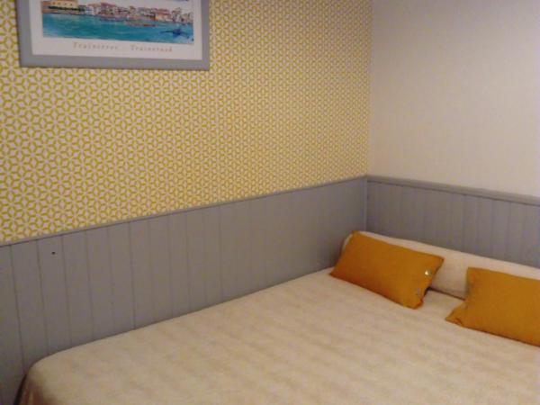 Hotel Chez Benat : photo 3 de la chambre chambre familiale avec toilettes communes
