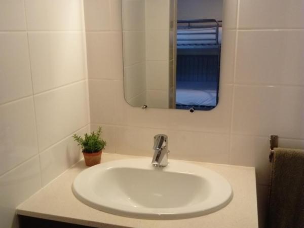 Hotel Chez Benat : photo 4 de la chambre chambre familiale avec toilettes communes