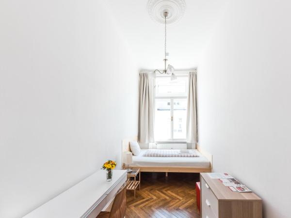 Jacob Brno : photo 4 de la chambre chambre simple avec salle de bains commune