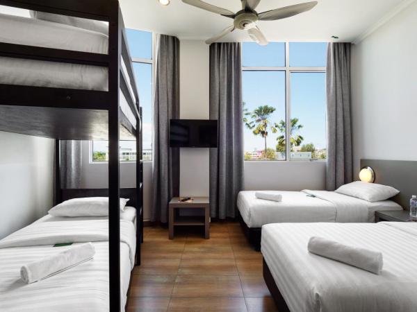 Tune Hotel - 1Borneo Kota Kinabalu : photo 1 de la chambre family room type c