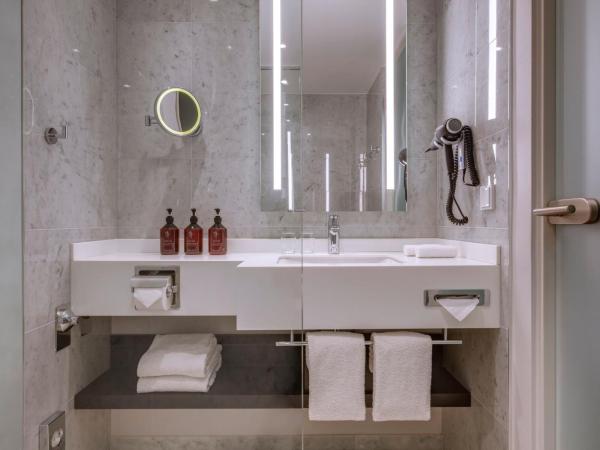 Clayton Hotel Düsseldorf City Centre : photo 7 de la chambre chambre affaires