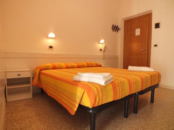 Hotel Luana : photo 6 de la chambre chambre quadruple