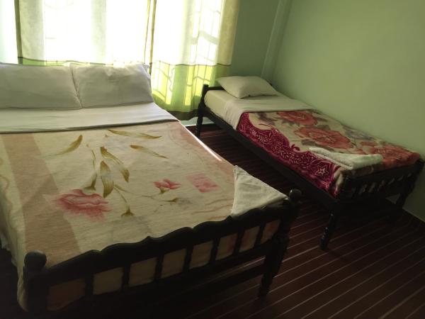 Harry Guest House & Restaurant : photo 5 de la chambre chambre triple Économique