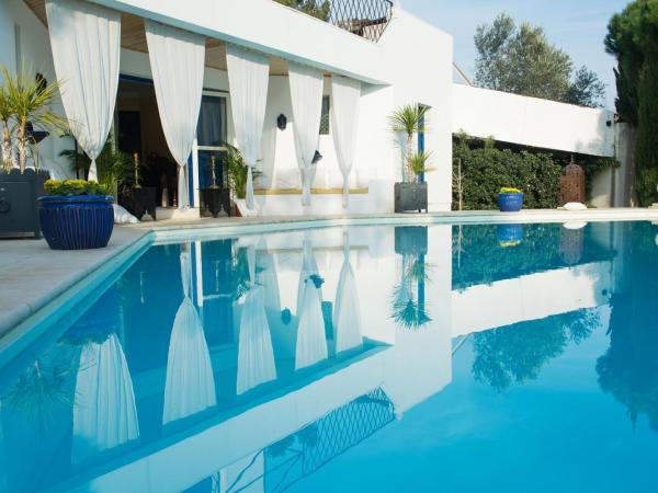 La Villa Majorelle : photo 1 de la chambre suite lit king-size - vue sur piscine