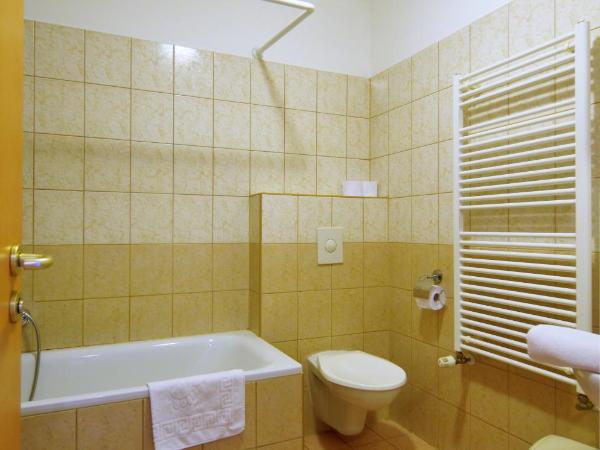 Agape Apartments : photo 9 de la chambre appartement 2 chambres avec balcon