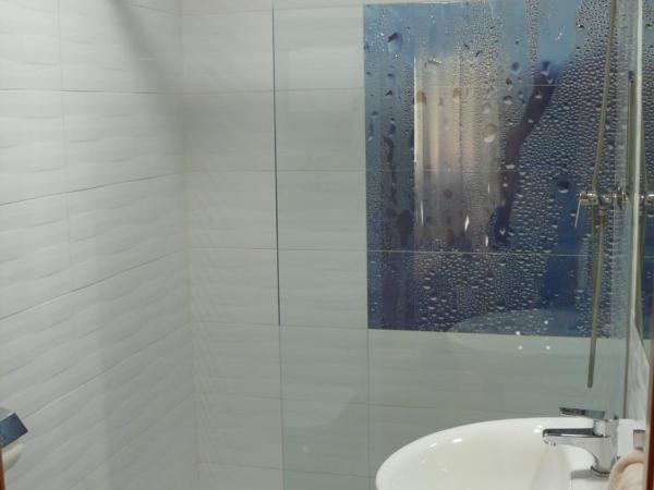 Hostal la Hispanidad : photo 5 de la chambre chambre triple
