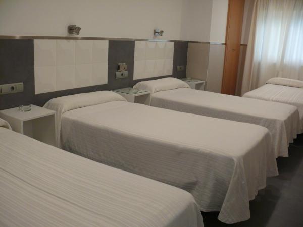 Hostal la Hispanidad : photo 2 de la chambre chambre familiale