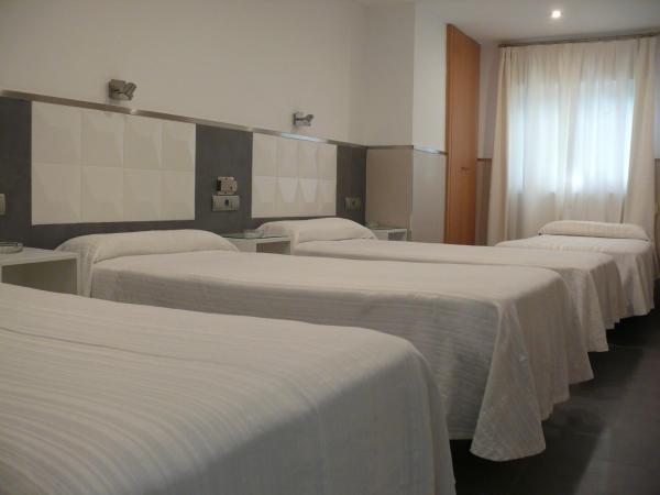 Hostal la Hispanidad : photo 3 de la chambre chambre triple