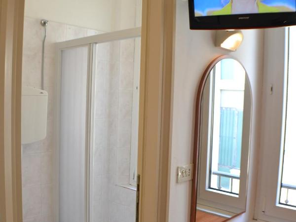 Hotel Villa Caterina : photo 7 de la chambre chambre simple avec salle de bains