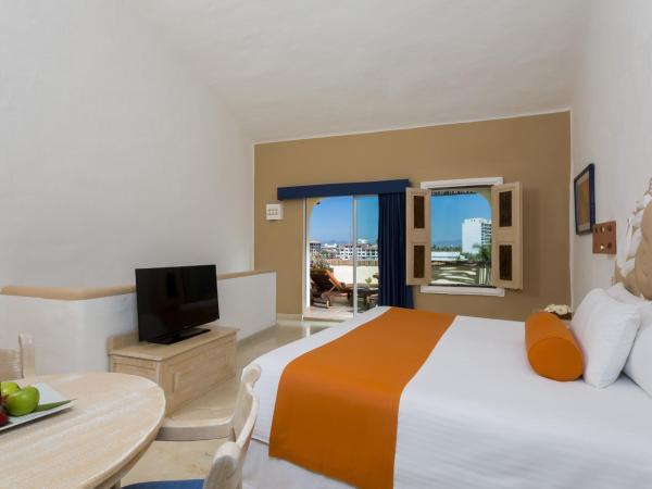 Flamingo Vallarta Hotel & Marina : photo 6 de la chambre chambre avec vue sur port de plaisance