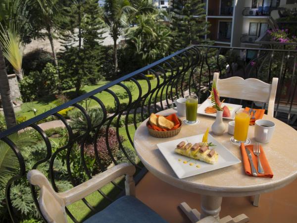 Flamingo Vallarta Hotel & Marina : photo 1 de la chambre chambre avec vue sur port de plaisance