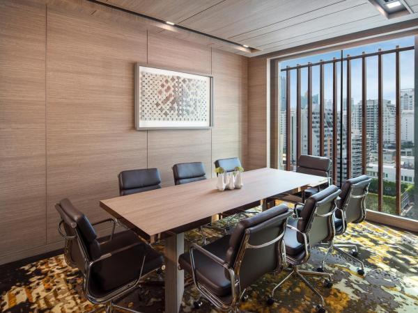 Solitaire Bangkok Sukhumvit 11 : photo 6 de la chambre suite avec jacuzzi et balcon (Étages supérieurs)