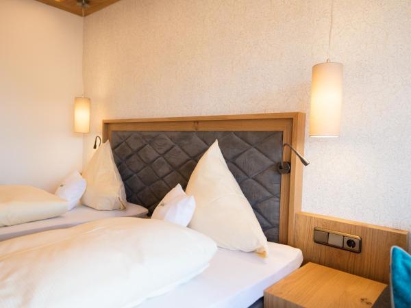 Garten - Hotel Sallerhof : photo 3 de la chambre deluxe triple-bedroom