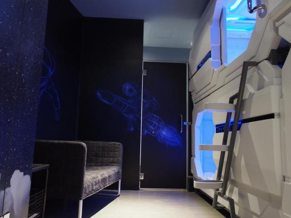 Space Hotel @ Chinatown Kuala Lumpur : photo 8 de la chambre chambre familiale deluxe avec salle de bains privative