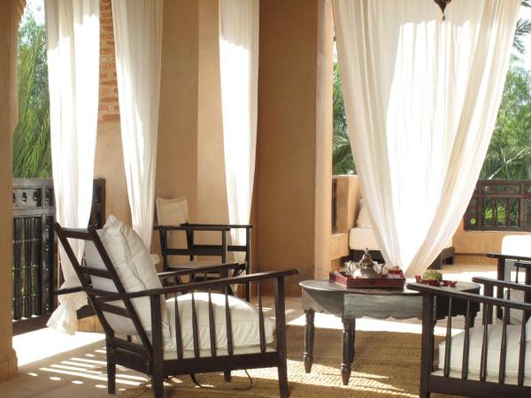 Villa Le Perroquet Bleu : photo 2 de la chambre chambre double avec terrasse