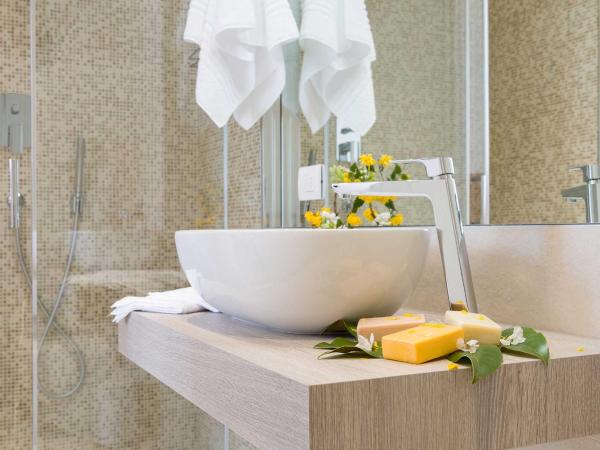 B&B Villa Romano : photo 4 de la chambre chambre double avec salle de bains privative