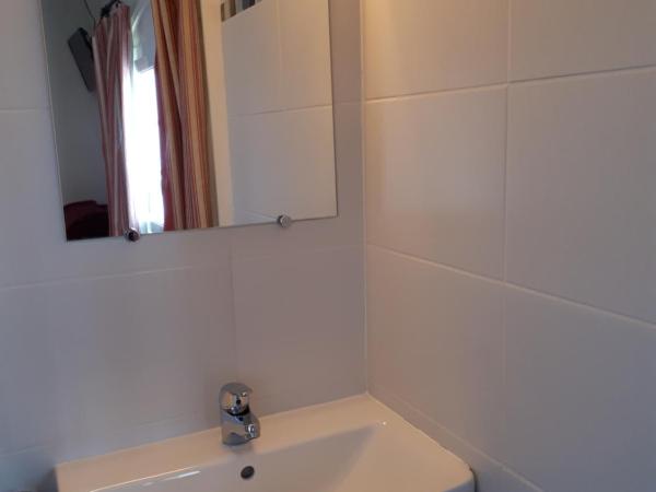 Hotel Chez Benat : photo 5 de la chambre chambre double avec toilettes communes