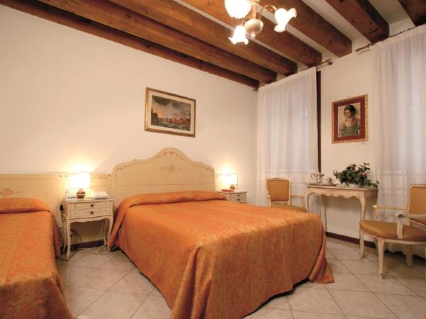 Hotel At Leonard : photo 5 de la chambre chambre triple