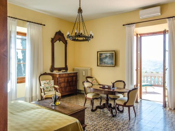 Villa La Piccioncina Firenze : photo 8 de la chambre chambre triple avec terrasse