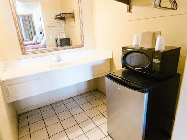 Summer Breeze Motel : photo 4 de la chambre chambre double avec 2 lits doubles - fumeurs