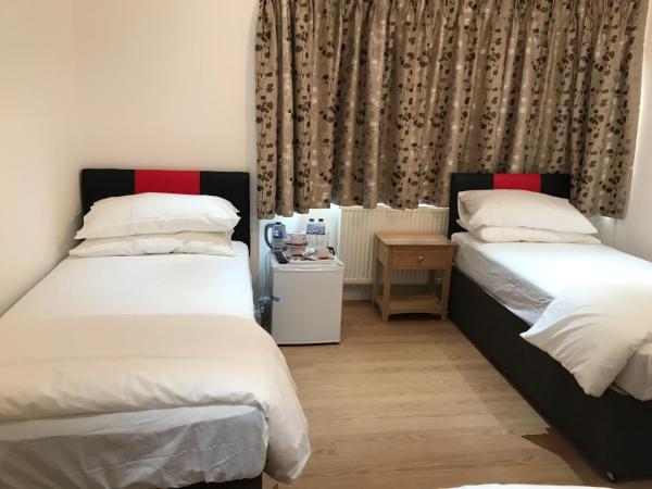 Oxford Bed and Breakfast : photo 4 de la chambre chambre triple avec douche