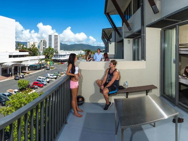 Gilligan's Hotel & Resort Cairns : photo 3 de la chambre lit simple dans dortoir mixte 6 lits avec salle de bains privative