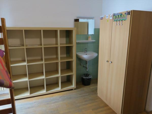 SnowBunnys BackPackers Hostel : photo 1 de la chambre lit dans dortoir mixte de 4 lits