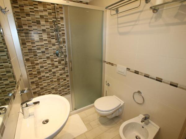 Beach Hotel Clerice : photo 5 de la chambre chambre quadruple avec balcon