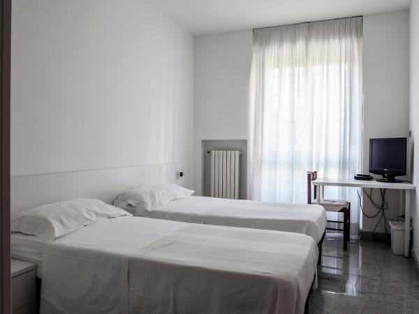 Bed & Breakfast Cesarina : photo 3 de la chambre chambre double ou lits jumeaux avec salle de bains commune
