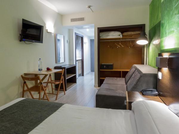 Apartamentos Recoletos : photo 9 de la chambre chambre double ou lits jumeaux