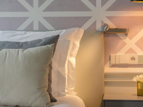 Hotel da Baixa : photo 7 de la chambre petite chambre double - vue intérieure