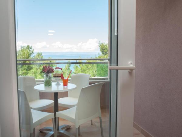 Hotel Maritimo : photo 8 de la chambre appartement 1 chambre avec balcon et vue sur mer