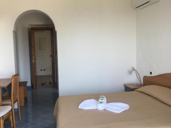 Hotel Casa Gerardo : photo 3 de la chambre chambre lits jumeaux - vue sur mer